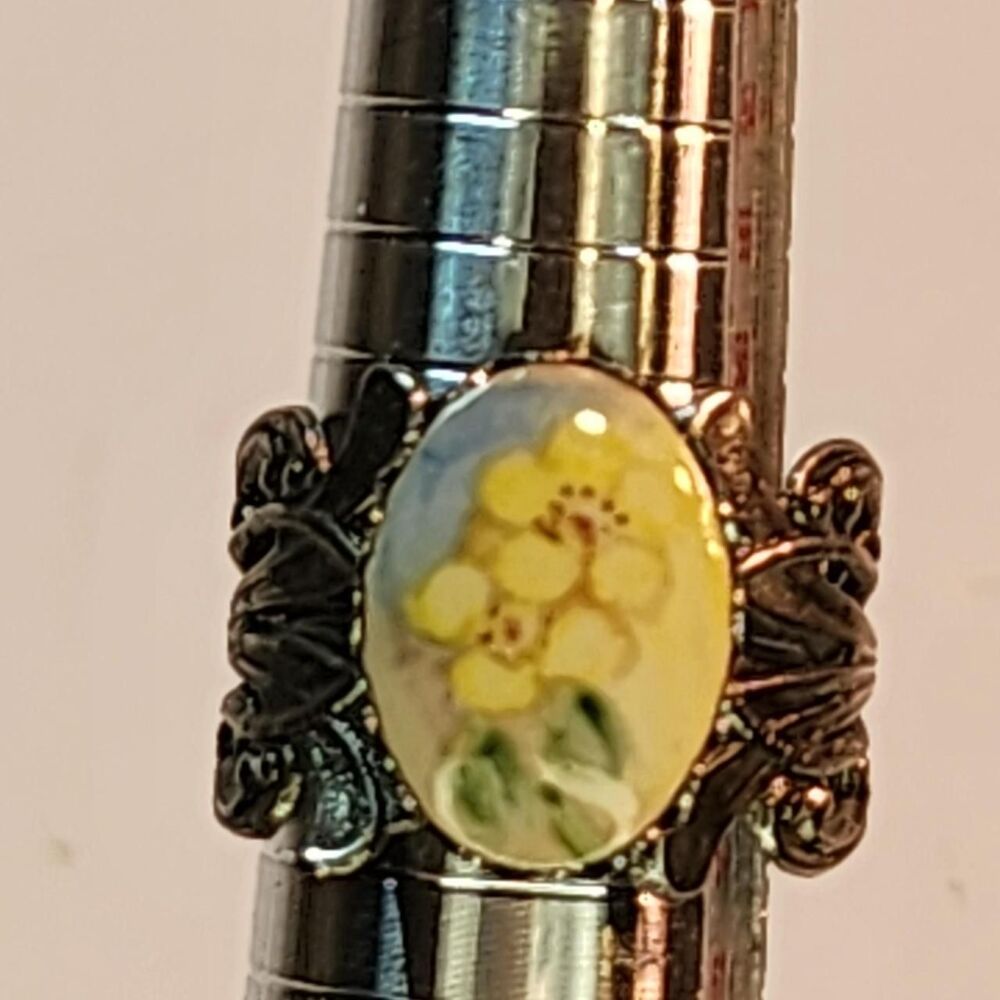 Vintage Yellow Flower Cabochon in Silver Tone Metal oranate setting Read See
